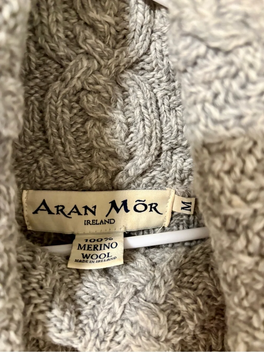100 % Merino Wool Aran Craft Cable Knit Sweater-Cowl Neck / Size: M / Light Grey - Picture 4 of 5